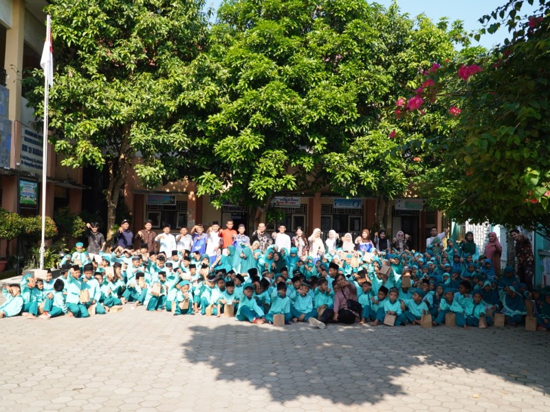 Balifoam Berbagi Bersama SDN 29 Mataram 